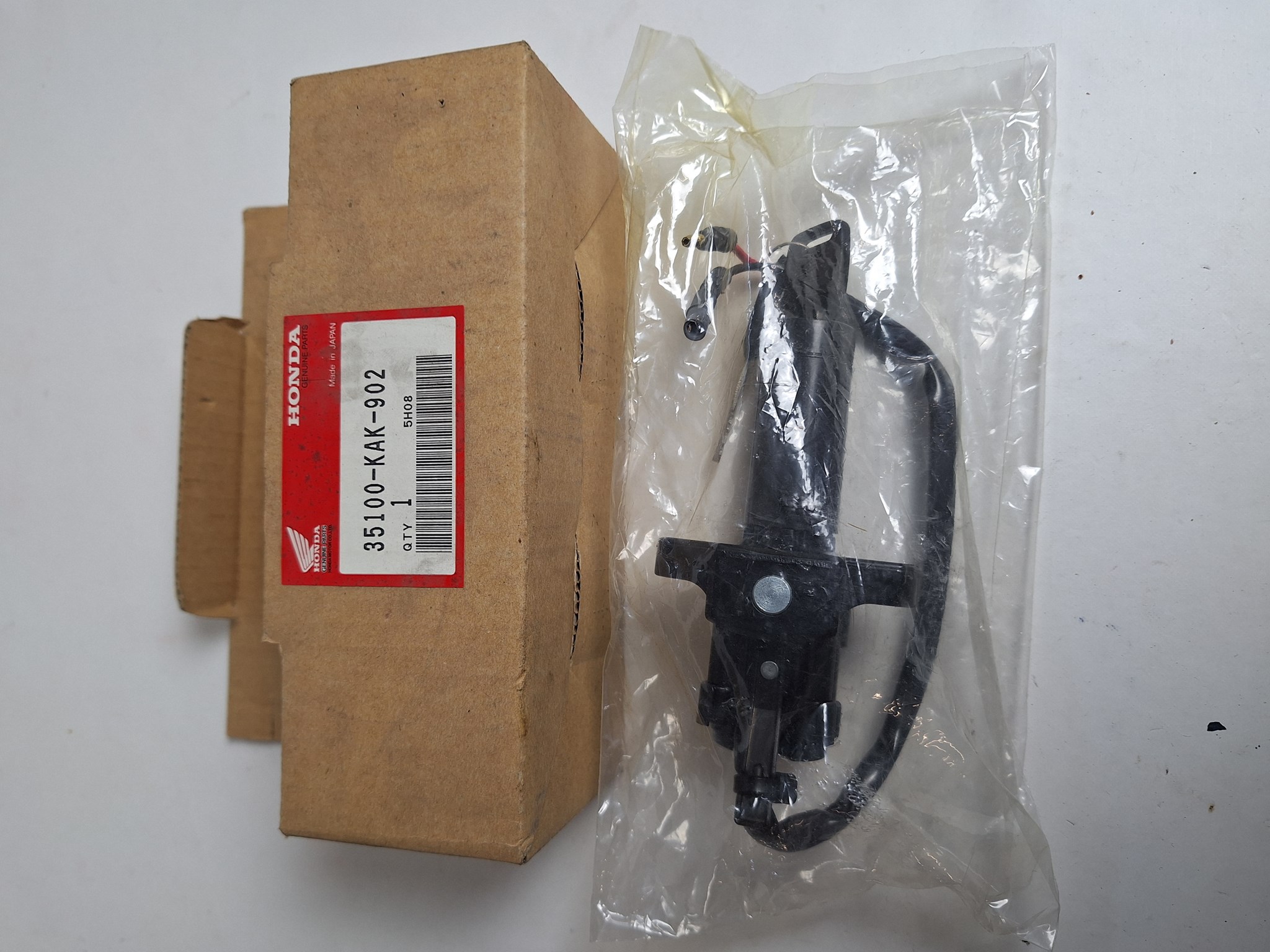 Picture of SWITCH ASSY.,COMB  35100-KAK-902